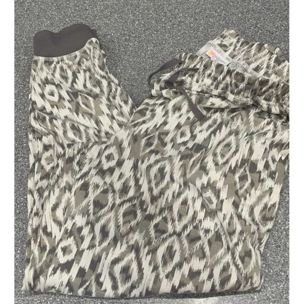 Gently worn gray and white lularoe pants size LARGE.